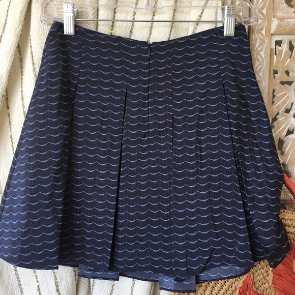 Pleated bcbg skirt! - Picture 2 of 3